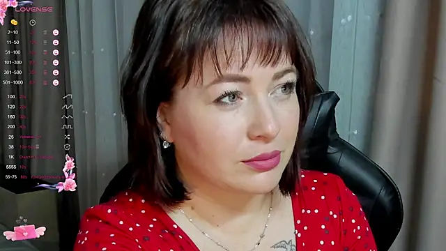 Snapshot of Victoria_Di chatting on October 26, 2025, 11:54 am Victoria Di online show from October 26, 2025, 11:54 am