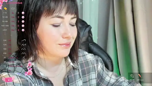 Snapshot of Victoria_Di chatting on November 21, 2025, 3:22 pm Victoria Di online show from November 21, 2025, 3:22 pm