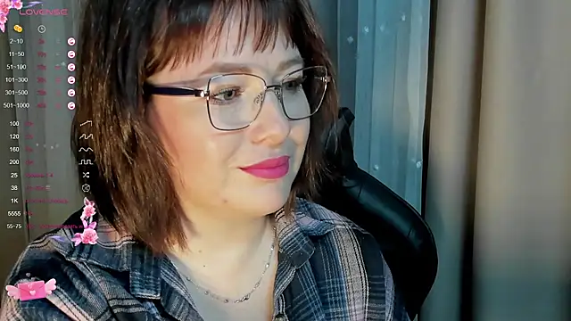 Snapshot of Victoria_Di chatting on October 24, 2025, 11:20 am Victoria Di online show from October 24, 2025, 11:20 am