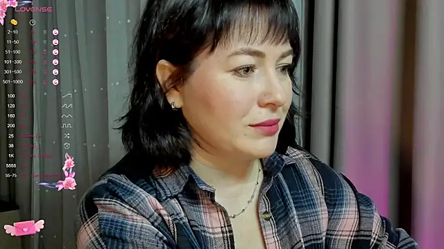 Snapshot of Victoria_Di chatting on November 4, 2025, 1:37 pm Victoria Di online show from November 4, 2025, 1:37 pm