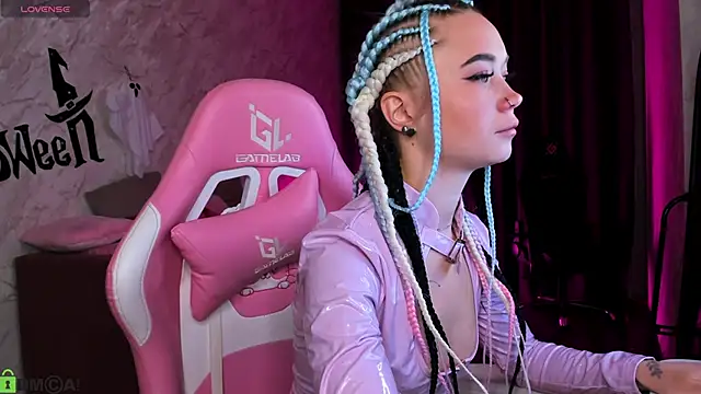 Kira yoon online show from October 31, 2025, 12:40 am