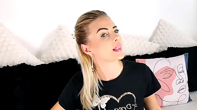 Aly girl1 online show from November 21, 2025, 8:46 am