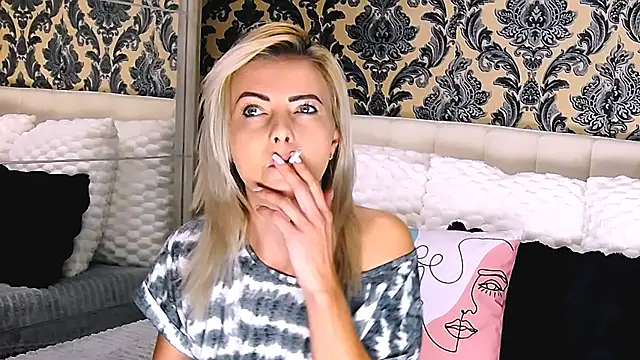 Aly girl1 online show from September 29, 2025, 8:32 am