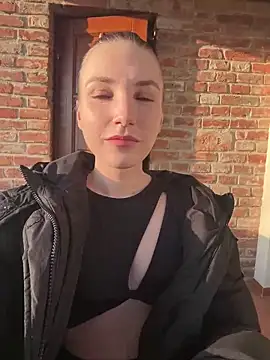 Snapshot of Sofia_Poly chatting on February 21, 2025, 3:21 pm Sofia Poly online show from February 21, 2025, 3:21 pm