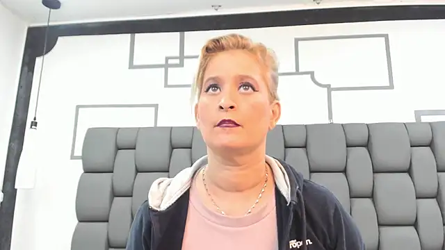 Jade squirtt online show from October 17, 2025, 12:40 pm