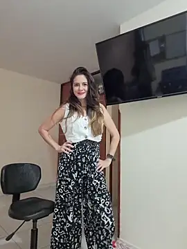 Snapshot of Hanny_24 chatting on February 4, 2026, 8:26 pm Hanny 24 online show from February 4, 2026, 8:26 pm