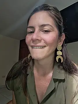 Snapshot of Hanny_24 chatting on February 9, 2026, 8:18 pm Hanny 24 online show from February 9, 2026, 8:18 pm