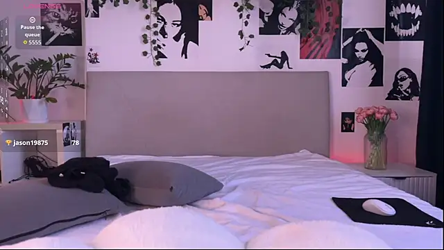 Lisa Moones online show from April 2, 2026, 10:44 am