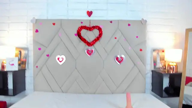 Isis Osman online show from February 20, 2025, 8:47 pm