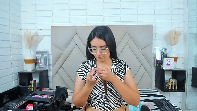 Isis Osman online show from September 20, 2025, 7:41 pm