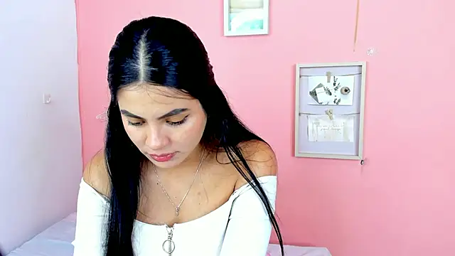 Snapshot of Amandalorense_ chatting on October 3, 2025, 4:47 am Amandalorense online show from October 3, 2025, 4:47 am