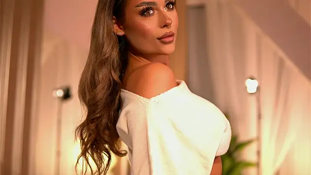 YasmineShaw online show from September 9, 2025, 10:41 pm