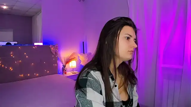 Laura Leee online show from March 28, 2026, 5:52 am