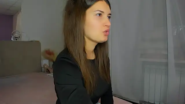 Laura Leee online show from December 2, 2025, 5:53 am