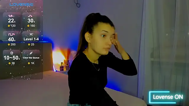 Laura Leee online show from November 11, 2025, 6:19 am