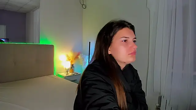 Laura Leee online show from October 12, 2025, 4:58 am