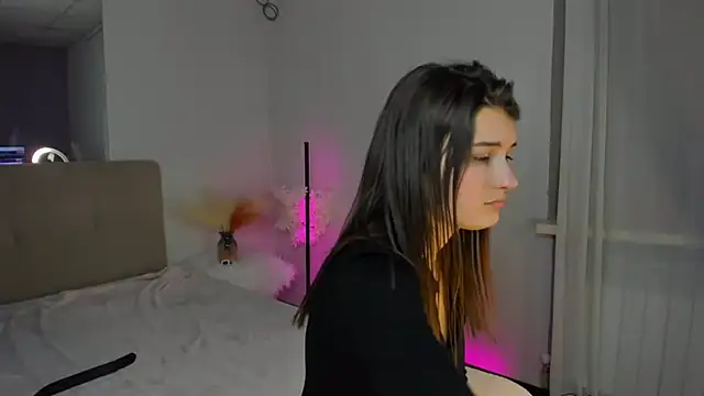 Laura Leee online show from March 3, 2025, 10:17 am