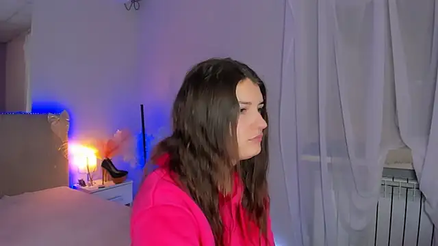 Snapshot of Laura_Leee chatting on February 12, 2026, 6:13 am Laura Leee online show from February 12, 2026, 6:13 am