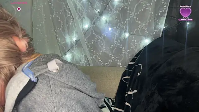 VeronicaRonnieTaylor online show from November 3, 2025, 2:53 pm