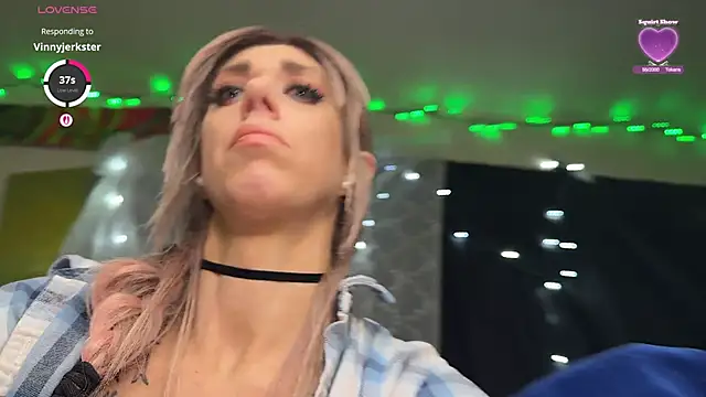 VeronicaRonnieTaylor online show from November 5, 2025, 6:00 pm