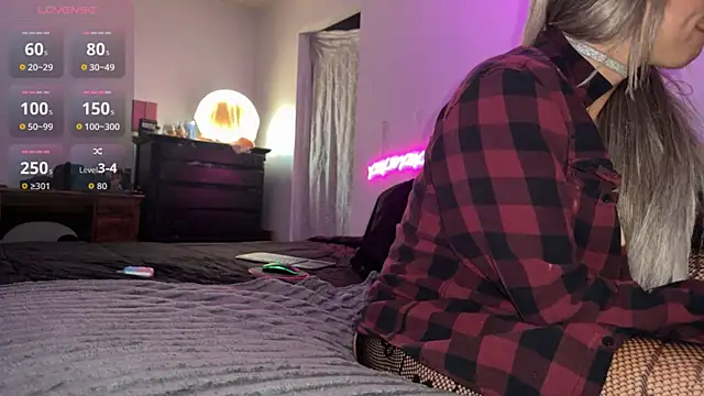 Snapshot of VeronicaRonnieTaylor chatting on March 25, 2026, 12:59 pm VeronicaRonnieTaylor online show from March 25, 2026, 12:59 pm