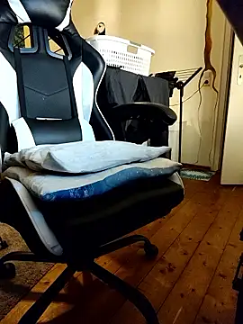 Snapshot of OdinWolf1990 chatting on February 24, 2026, 8:10 pm OdinWolf1990 online show from February 24, 2026, 8:10 pm