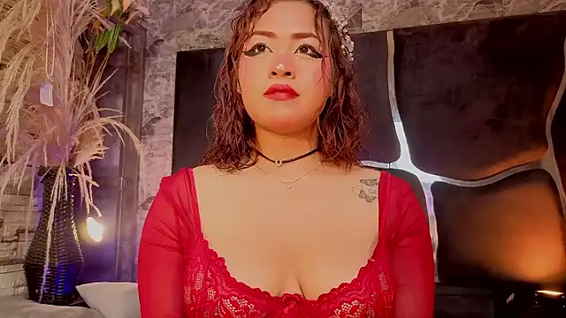 Estrella05  online show from January 13, 2026, 5:11 am