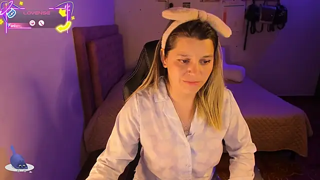 Sabrina Hall  online show from December 20, 2025, 11:24 am