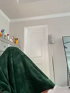 butterflybootyy online show from April 22, 2026, 12:34 pm