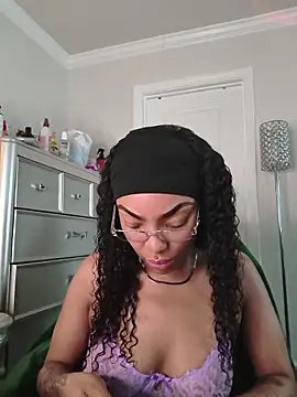 butterflybootyy online show from May 15, 2026, 11:19 am