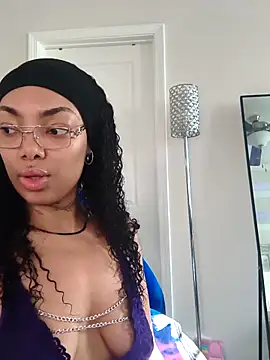 butterflybootyy online show from May 18, 2026, 12:10 pm