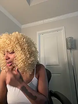 butterflybootyy online show from December 21, 2025, 1:35 pm