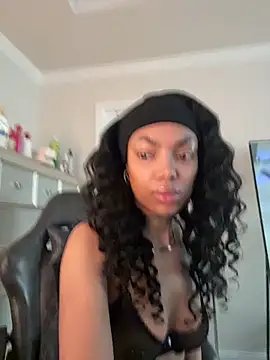 butterflybootyy online show from April 1, 2026, 12:39 pm