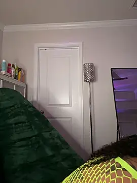 butterflybootyy online show from April 24, 2026, 1:51 am