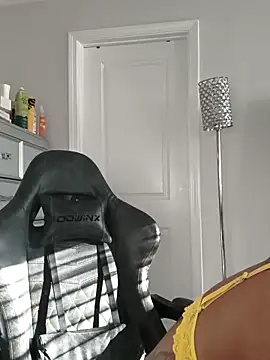 butterflybootyy online show from April 26, 2026, 12:13 pm