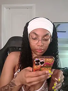 butterflybootyy online show from April 30, 2026, 11:39 am