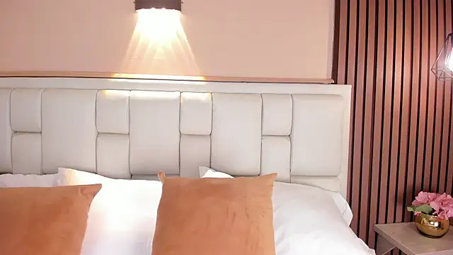 AvyMilton online show from March 16, 2026, 11:47 am