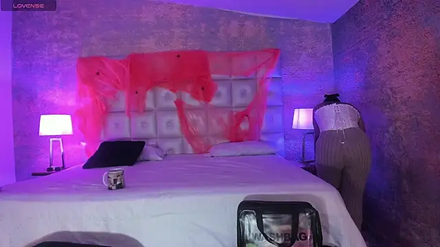 MelaniieRoux online show from October 16, 2025, 11:40 am