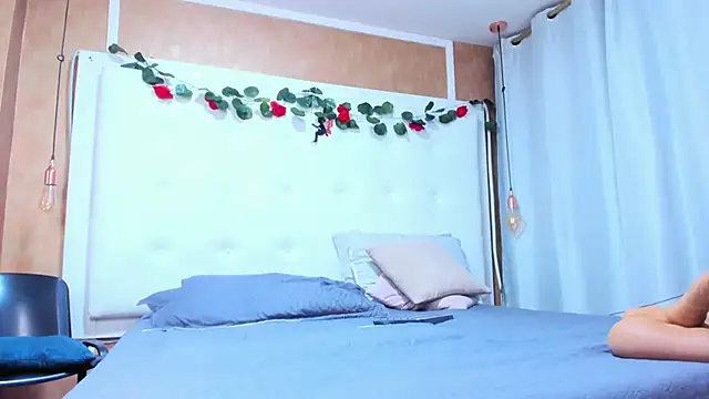  evamilf  online show from May 28, 2026, 12:33 pm