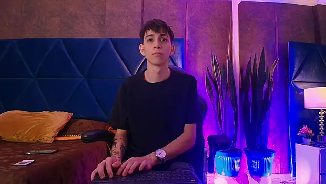 Lion Foster01 online show from December 2, 2025, 8:43 pm