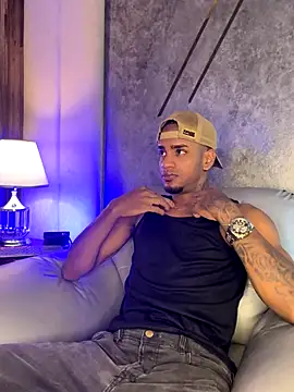 AaronCruz  online show from September 17, 2025, 1:02 pm