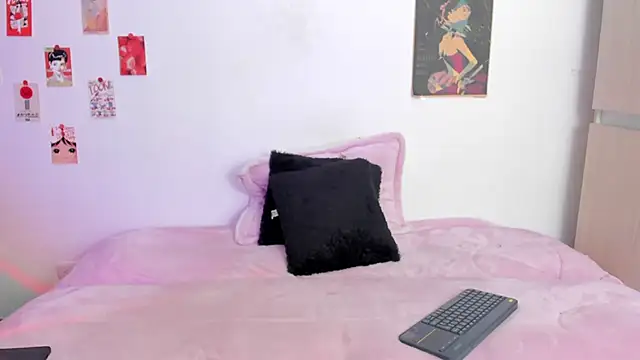 Snapshot of AlyRoses chatting on February 6, 2025, 10:10 pm AlyRoses online show from February 6, 2025, 10:10 pm