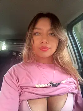 amanda-medrano1 online show from December 22, 2025, 5:02 pm