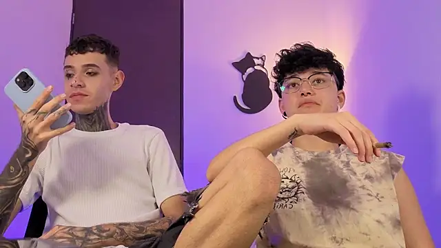 Snapshot of Saturno_v chatting on February 8, 2026, 2:42 am Saturno v online show from February 8, 2026, 2:42 am