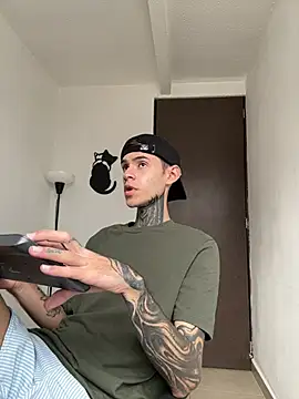 Snapshot of Saturno_v chatting on February 28, 2026, 8:19 pm Saturno v online show from February 28, 2026, 8:19 pm