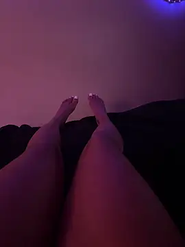 ReineNeferrti online show from April 14, 2026, 9:53 pm