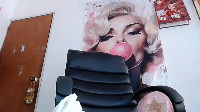 Sexy-Favgirl online show from July 3, 2026, 8:15 pm