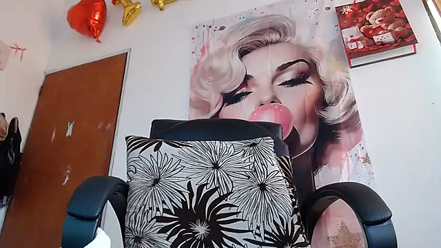 Sexy-Favgirl online show from July 13, 2026, 12:04 pm