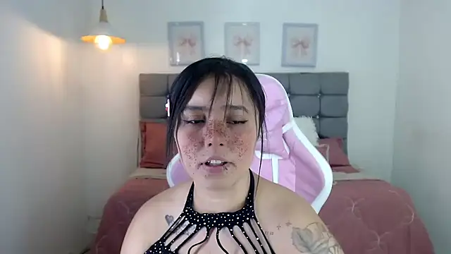 sarah moon2 online show from October 11, 2025, 3:35 pm