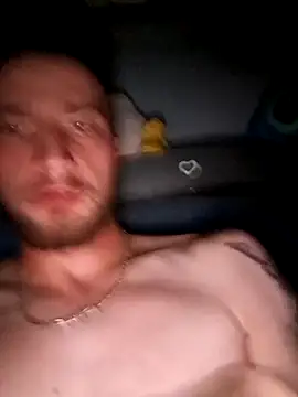 wariacik0024 online show from September 26, 2025, 10:49 pm